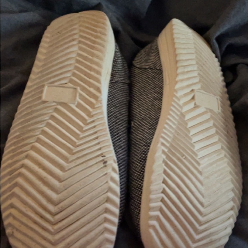 black ish shoes